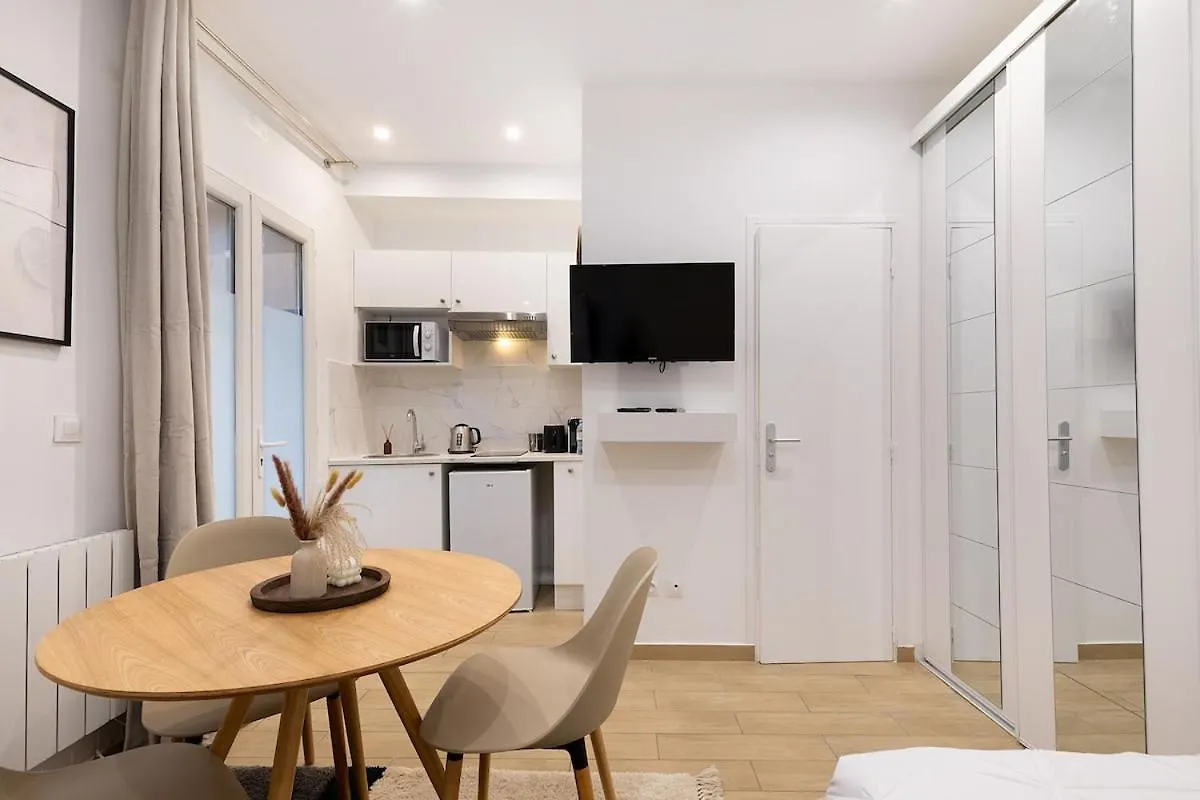 Apartment Lasuite Montbrun Paris France